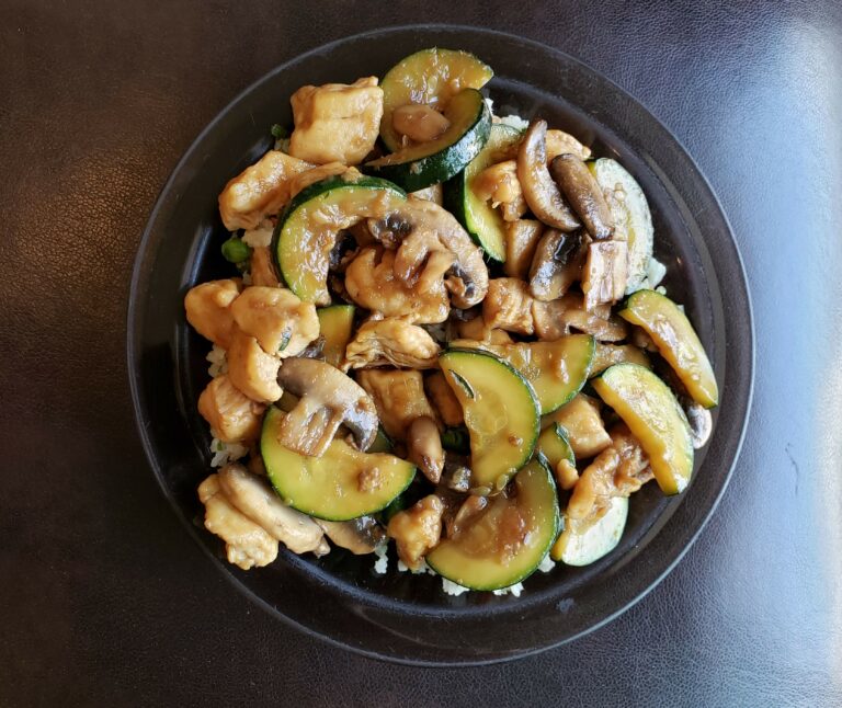 Read more about the article Zucchini and Mushroom Chicken Stir Fry