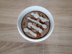 Read more about the article Cinnamon Roll Oatmeal