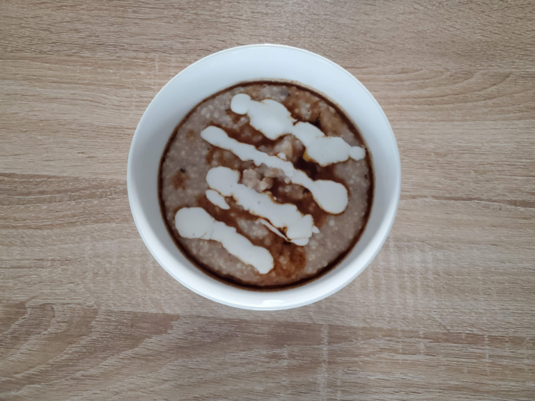 Read more about the article Cinnamon Roll Oatmeal