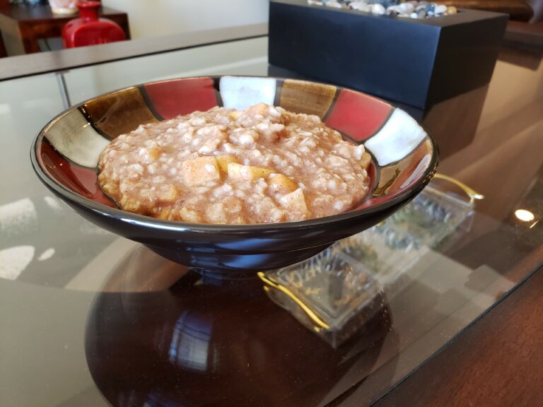 Read more about the article Apple Pie Oatmeal