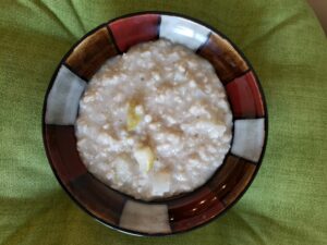 Read more about the article Pear & Cardamom Oatmeal